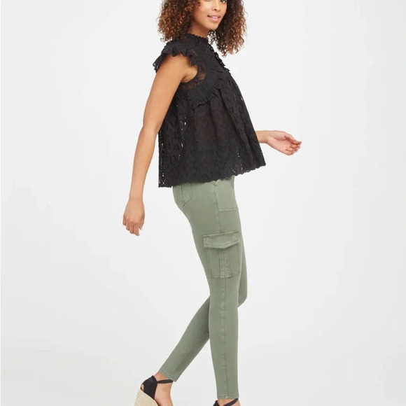 SPANX Stretch Twill Ankle Cargo Pant soft sage - Picture 3 of 10